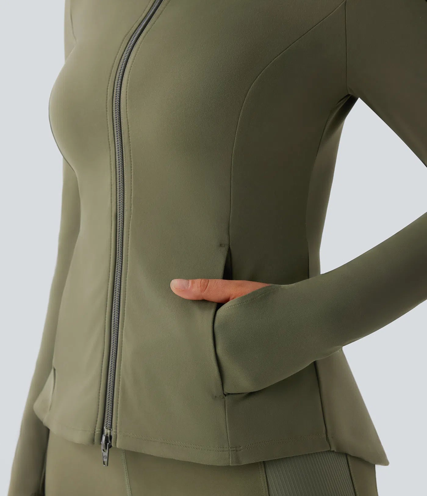 Chaqueta Ecuestre Ajustada con Cuello Alto, Aberturas para Pulgares y Protección UPF50+