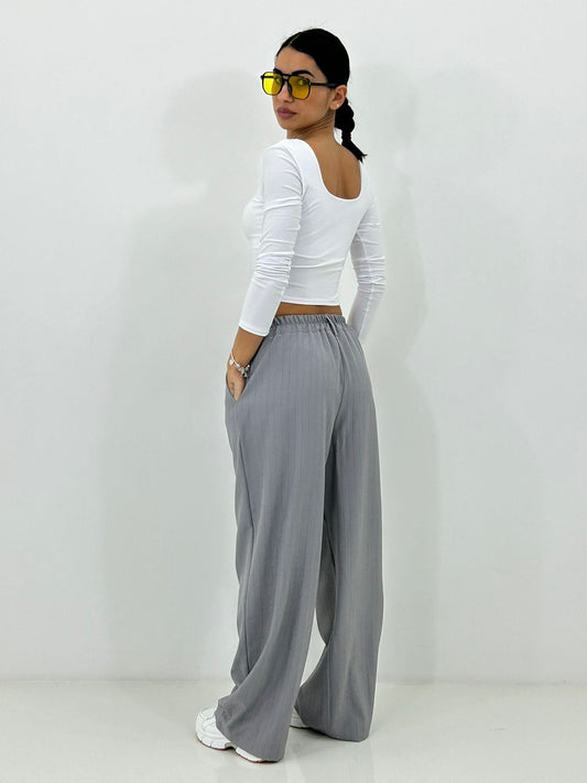 Pantalón de rayas diplomáticas – Nuevo P/V 26 (Primavera/Verano 2026).